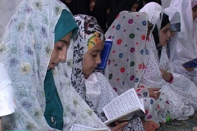 اعتکاف دختران نوجوان