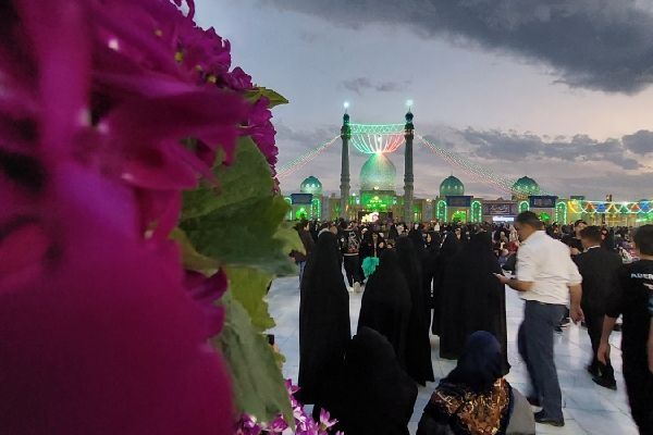 روایتی از زائران میعادگاه در سالروز میلاد حضرت عشق