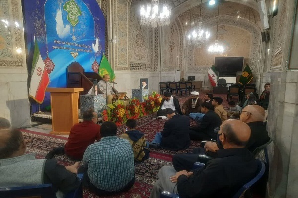 ویژه برنامه مهدوی با حضور شیعیانی از ۵ کشور دنیا در حرم مطهر رضوی برگزار شد