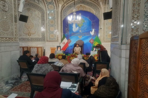 ویژه برنامه مهدوی با حضور شیعیانی از ۵ کشور دنیا در حرم مطهر رضوی برگزار شد