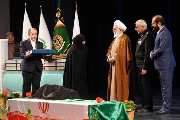 ناشران برتر کتب مادران و همسران شهدا تجلیل شدند