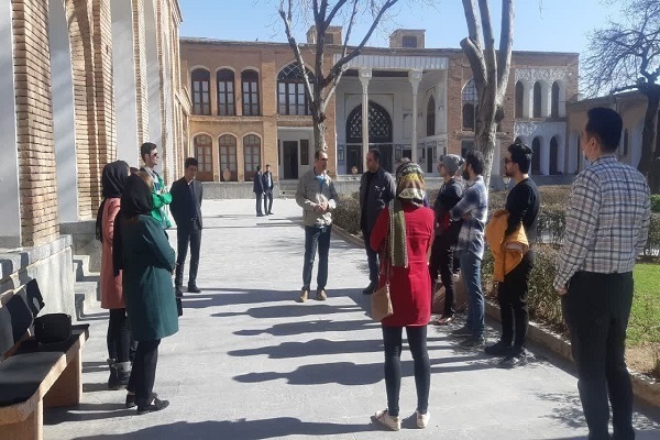 گردشگران نوروزی در اماکن تاریخی کردستان