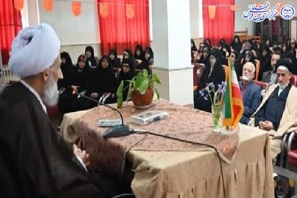 باید صاحب جهان و انسان را بشناسیم تا به اسم آزادی به تمام مقدسات توهین نشود