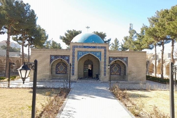آرامگاه حاج ملاهادی سبوزاری