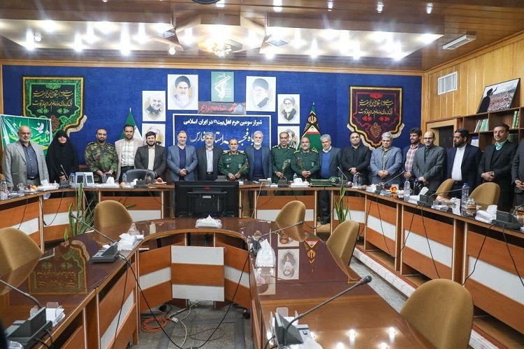 تجلیل مدیران شهری شیراز از فرمانده سپاه فجر