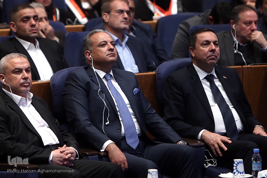 نفر اول از چپ، اسماعیل رضوان، عضو ارشد جنبش مقاومت اسلامی فلسطین(حماس)