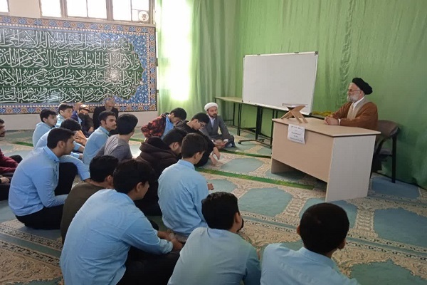 جلسه پیوند نماز و مسجد و خانه در علی آبادکتول با حضور امام جمعه علی آبادکتول