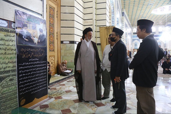 حضور اساتید اندونزیایی در حرم حضرت معصومه(س)