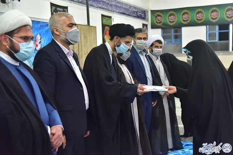 بانوان حافظ قرآن در اردکان تجلیل شدند