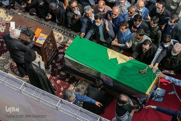 طالب‌زاده کنار شهید آوینی آرام گرفت + فیلم
