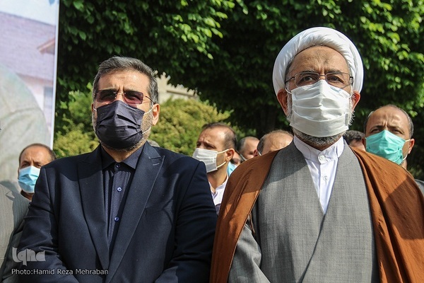 طالب‌زاده کنار شهید آوینی آرام گرفت + فیلم