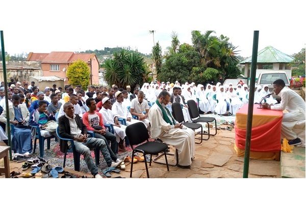 نماز و جشن عید سعید فطر در شهر‌های مختلف کشور ماداگاسکار و کومور برگزار شد