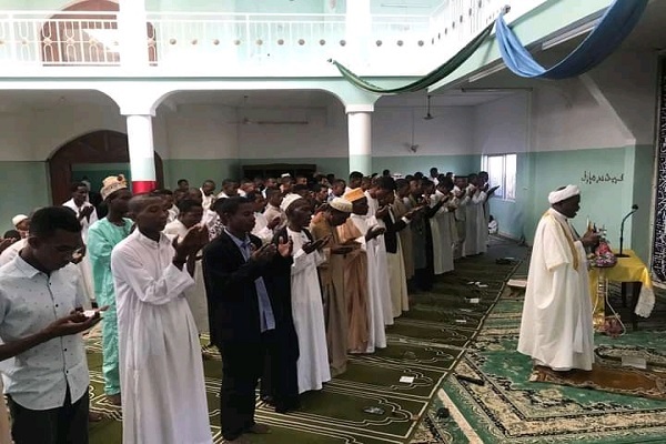 نماز و جشن عید سعید فطر در شهر‌های مختلف کشور ماداگاسکار و کومور برگزار شد