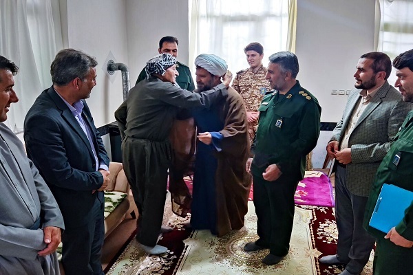 تجلیل از خانواده شهدای فرهنگی سردشت