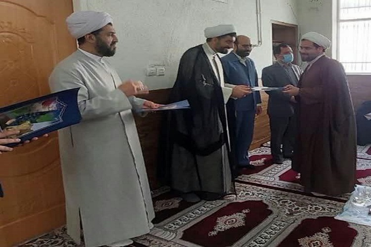 تجلیل از روحانیون فعال در ملایر