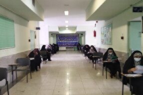 عکس | آزمون اعطای مدرک به حافظان قرآن در کرمان