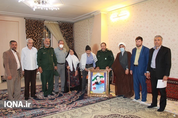 عکس | دیدار مسئولان بسیج اقشار با خانواده‌های شهدای روحانی در کرمان