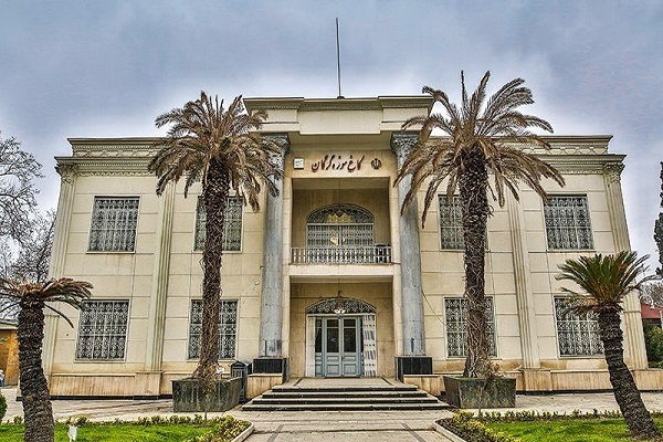 کاخ موزه گرگان واقع در خیابان پاسداران پارک شهر