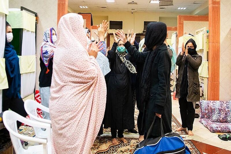 آزادی یک مادر از زندان به همت خادمیاران رضوی البرز