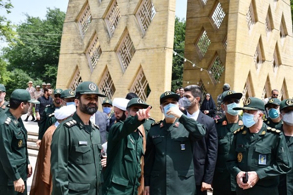 بازدید از باغ موزه دفاع مقدس توسط سرلشکر سلامی