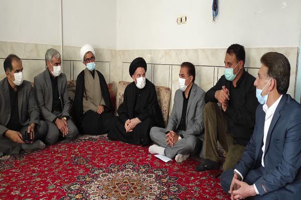 دیدار نماینده ولی&zwnj;فقیه در لرستان با خانواده شهدا 