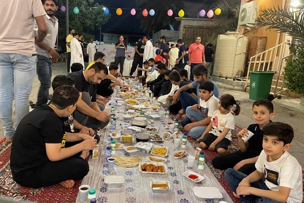 برپایی اولین سفره افطار عمومی شیعیان عربستان پس از کرونا