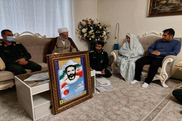 دیدار نماینده ولی فقیه با خانواده شهدای روحانی 