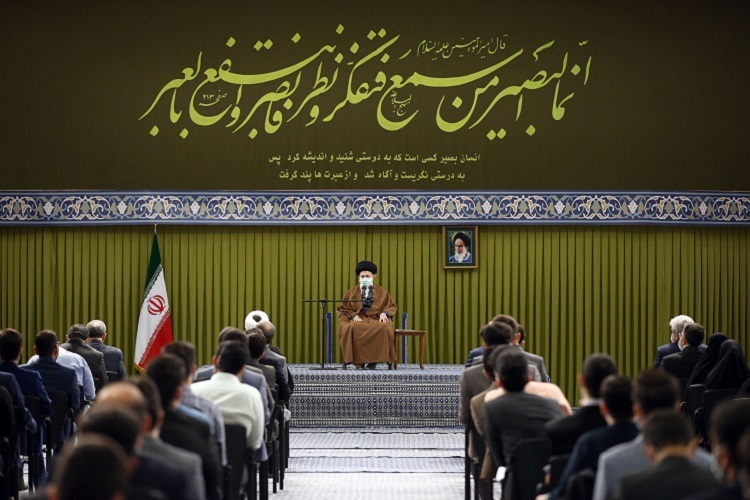 دیدار جمعی از دانشجویان و نمایندگان تشکل‌های دانشجویی با رهبر معظم انقلاب