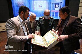 عکس | رونمایی از مصحف شریف قرآن به نیت شهدای همدان