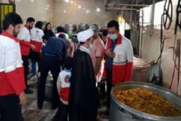 توزیع یک&zwnj;هزار و ۵۰۰ پرس غذای گرم در بین روزه&zwnj;داران زرند