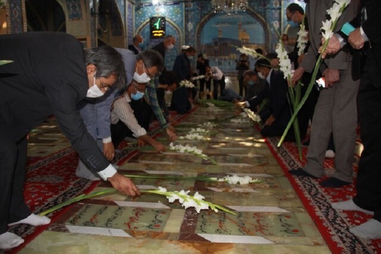 ادای احترام دانشگاهیان به شهدای سمنانی