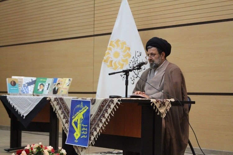 حجت الاسلام دیباجی مسئول نمایندگی ولی فقیه در استان سمنان انقلاب اسلامی بر مبنای منظومه فکری امام خمینی(ره) شکل گرفت