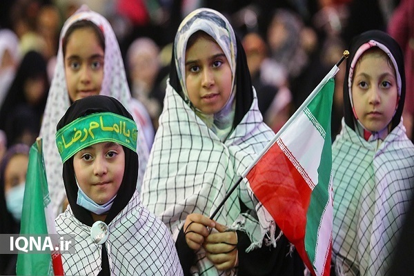 همخوانی سلام فرمانده در همایش دختران آفتاب