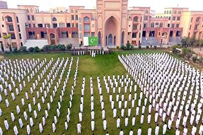 فیلم | اجرای گروهی «سلام فرمانده» در پاکستان