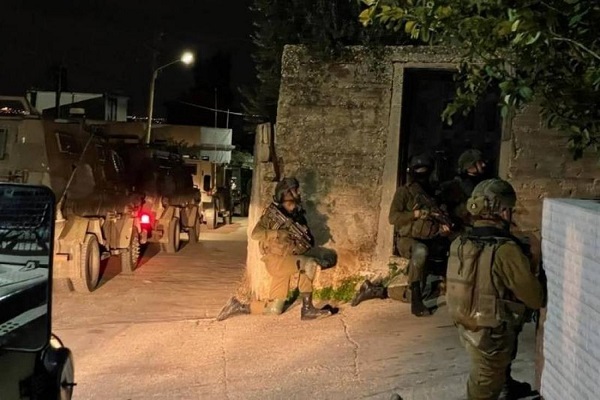 تکبیر کودکان و زنان فلسطینی در مسجد الاقصی برای مقابله با یورش صهیونیست‌ها + فیلم