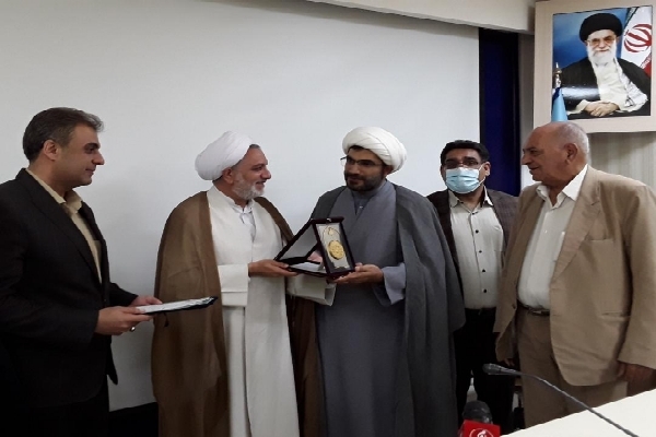اهدای مدال جوانمردی و پهلوانی کشور به قاضی فداکار کرمانی اهدای مدال جوانمردی و پهلوانی کشور به قاضی فداکار کرمانی