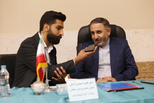 قاسم احمدی لاشکی، معاون حقوقی و امور مجلس وزیر آموزش و پرورش 