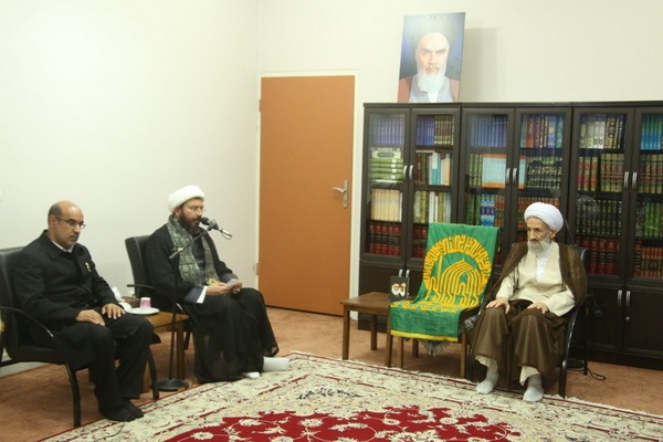  دیدار جمع خادمان حرم امام رضا(ع) با نماینده ولی فقیه در مازندران