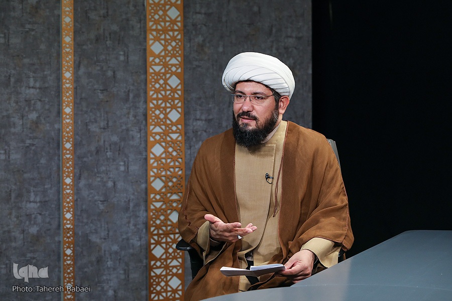 حجت‌الاسلام امینی، مدیر مؤسسه جامعةالایات الکریمه استان قم