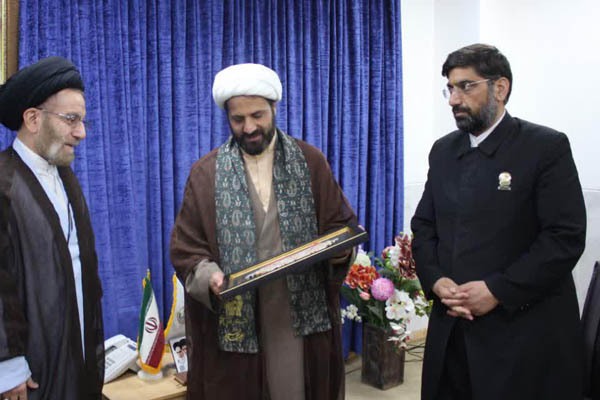 خُدام حرم امام رضا(ع) با نماینده ولی&zwnj;فقیه در لرستان دیدار کردند