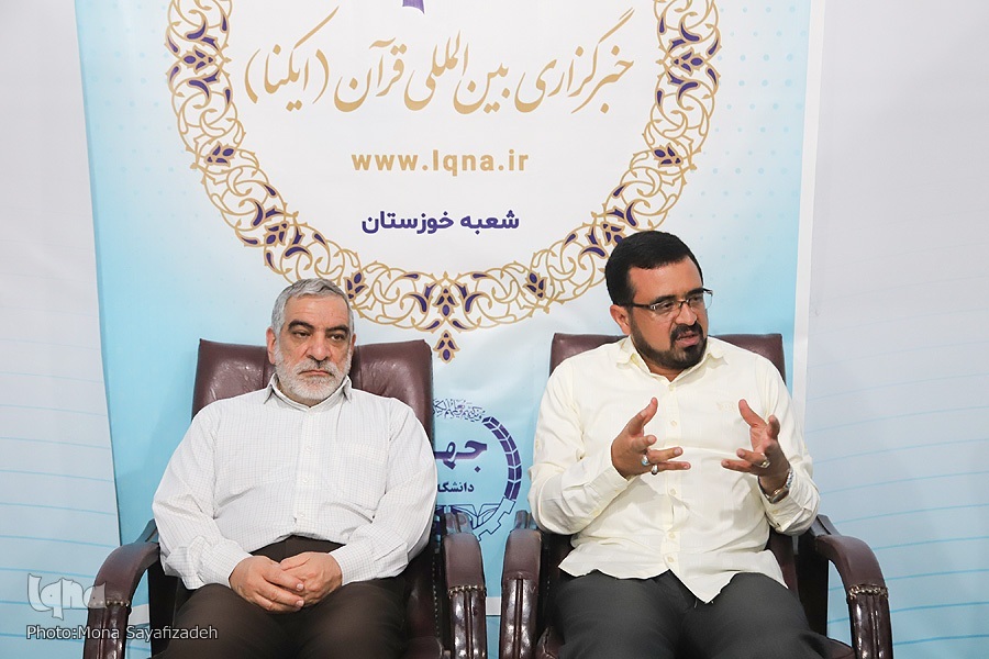 حضور علی موجودی و مصطفی آهوزاده در نمایشگاه کتاب خوزستان و  غرفه ایکنا