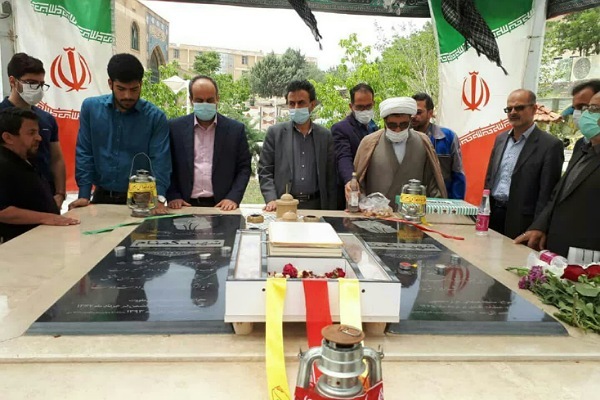 غبارروبی مزار شهدای گمنام دانشگاه آزاد ملایر