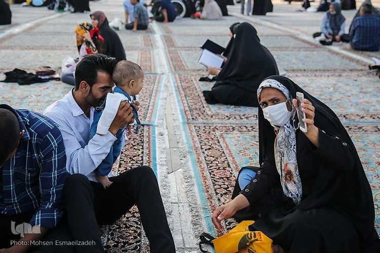 همراه با زائران در روز زیارتی امام رضا(ع)
