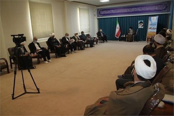 حجت&zwnj;الاسلام سید مهدی قریشی، نماینده ولی فقیه در آذربایجان&zwnj;غربی و امام&zwnj;جمعه ارومیه،  عزیز سهندی، مدیرکل کمیته امداد امام خمینی(ره) آذربایجان&zwnj;غربی 