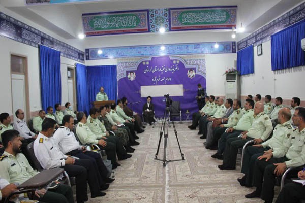دیدار کارکنان انتظامی لرستان با امام جمعه خرم&zwnj;آباد + عکس