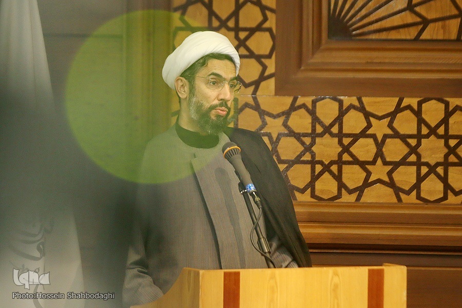 اهل قرآن عمل قرآنی را از خود آغاز کنند
