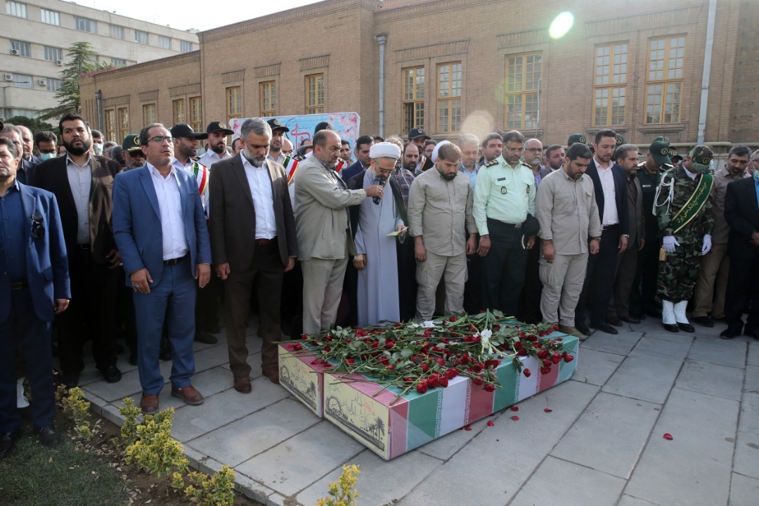 با یاد و نام شهدا مشکلات کشور حل می‌شود