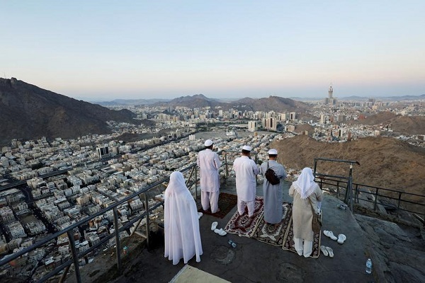 نماز زیارت حجاج بر فراز جبل النور و غار حراء