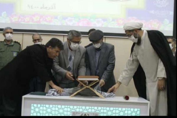 اهدایی کتابت مصحف شریف مرتضی شعبانی به رهبر انقلاب
