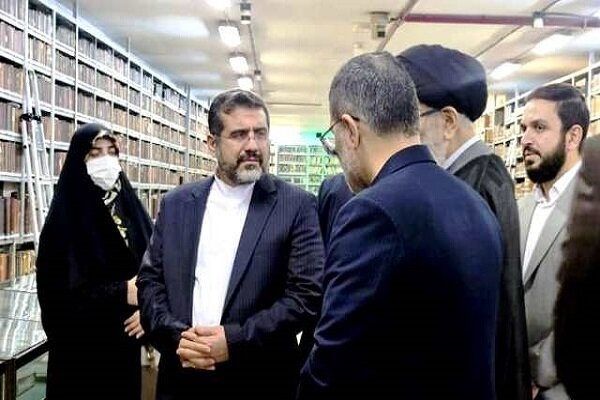 بازدید وزیر فرهنگ و ارشاد از کتابخانه آیت&zwnj;الله مرعشی نجفی